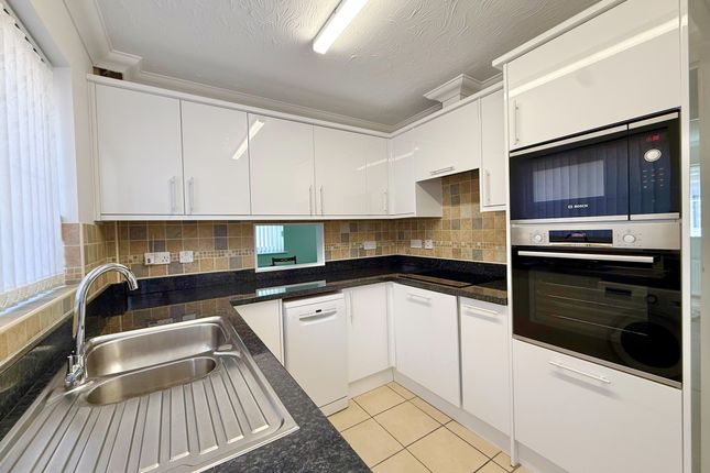 19, Sycamore Avenue, Great Yarmouth photo 3