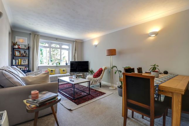 17 The Willows Albany Crescent, Esher photo 2