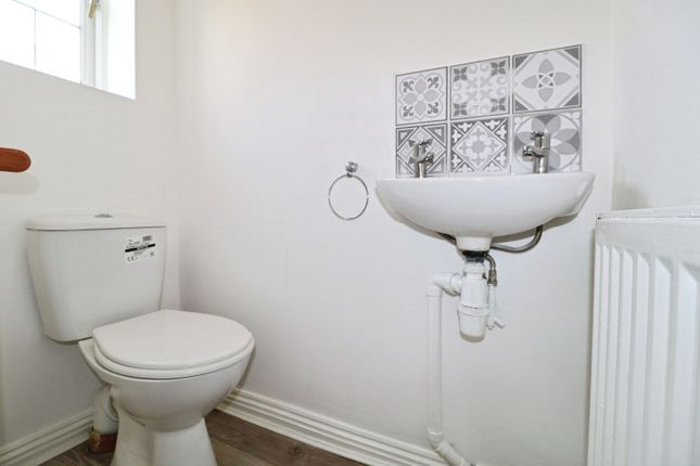 1, Rose Walk, Rogerstone photo 3