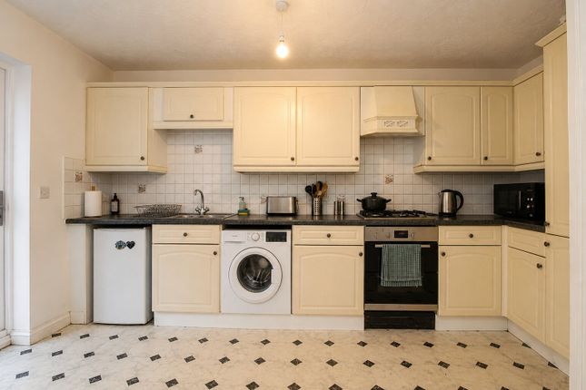 34, Dunraven Avenue, Luton photo 3