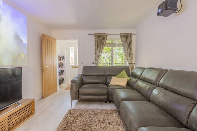 24, Edney View, Newport photo 2