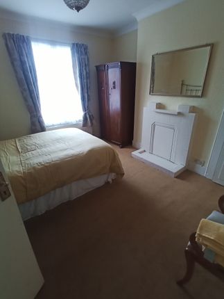 11, Scarborough Road, London photo 4
