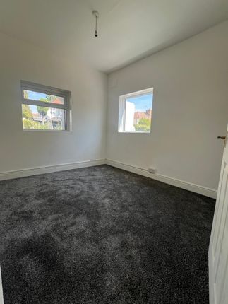 70, Lancaster Avenue, Slough photo 4