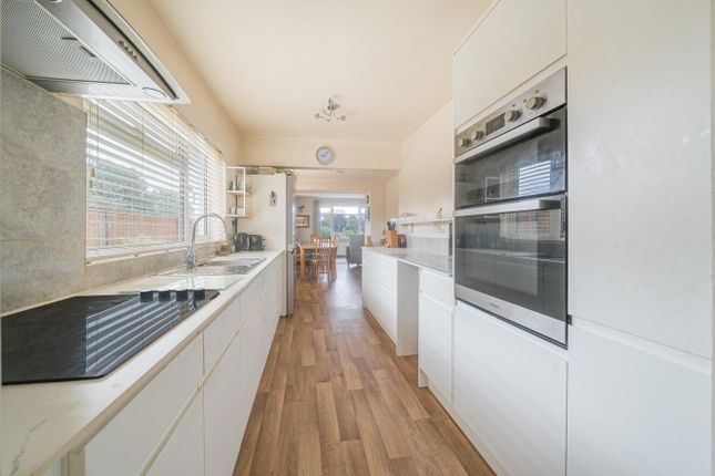 2, Mere Avenue, Hullavington photo 4