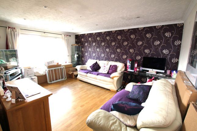 Flat for sale in Poyle Road, Colnbrook, Slough
