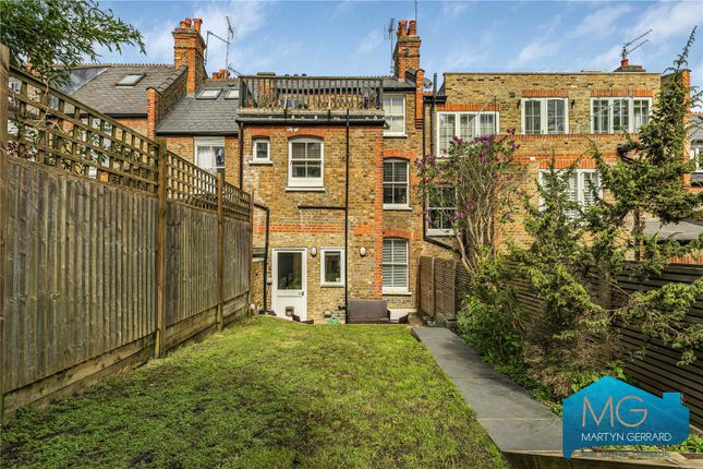 Flat for sale in Woodland Rise, London
