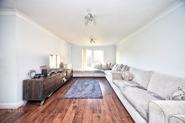 5, Greenside Park, Luton photo 2