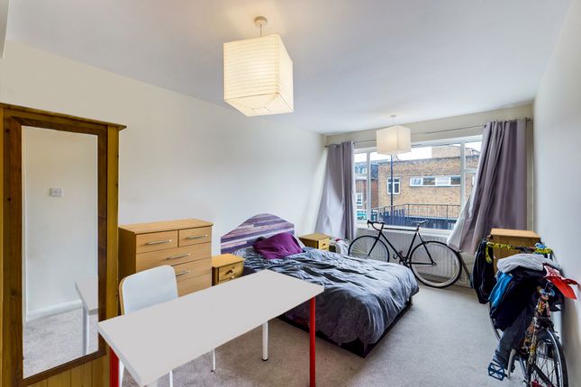 Flat to rent in Camilla Road, London