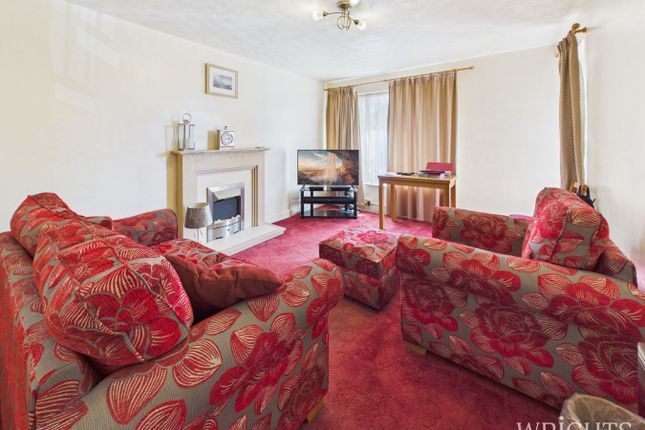 38, Feather Dell, Hatfield photo 2