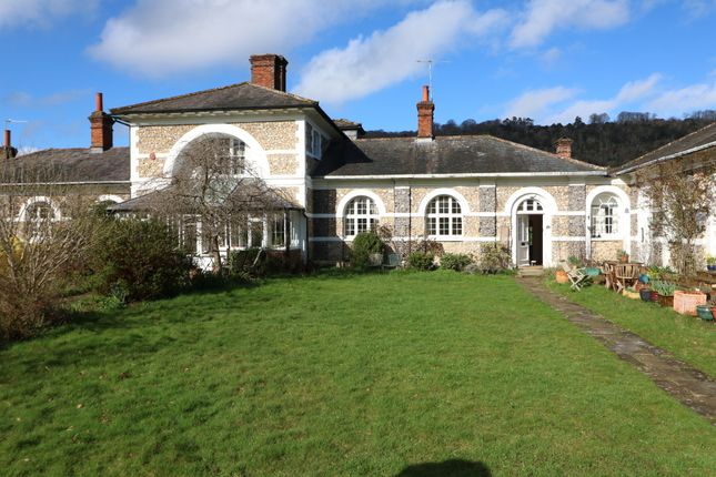 Cottage to rent in Castle Gardens, Dorking RH4