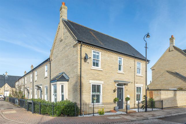 3-bed house on 52, Dickens Boulevard, Hitchin, £465,000