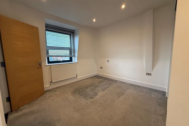 16, Parkgate House, Camberley photo 4