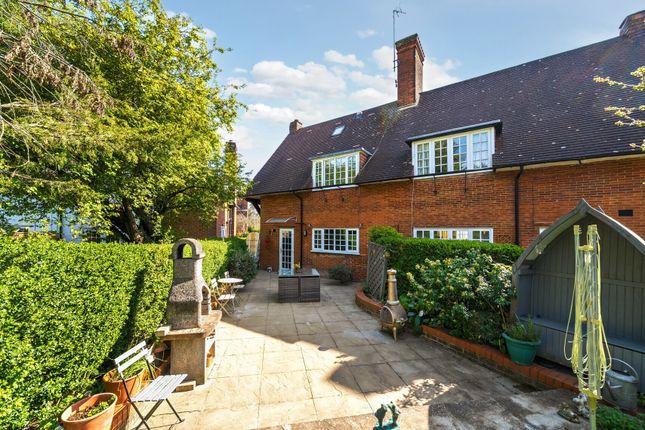 8, Goldsmith Lane, KINGSBURY photo 2