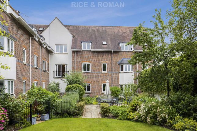 Flat for sale in Manor Place, Walton On Thames