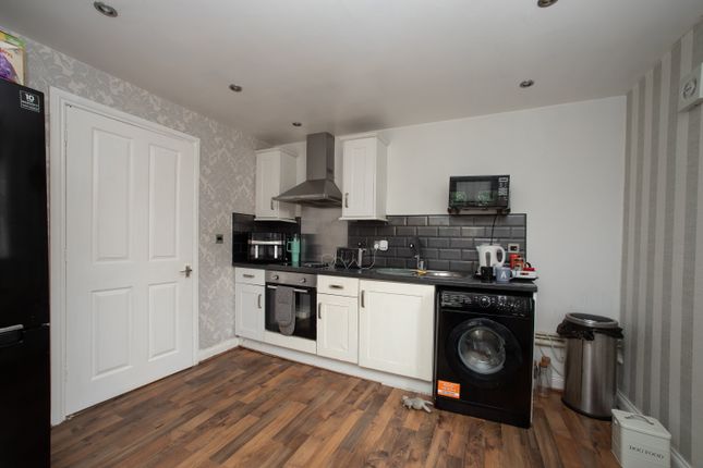 4 & 8 Yew Tree Mews, Bradford Road, Wakefield photo 3