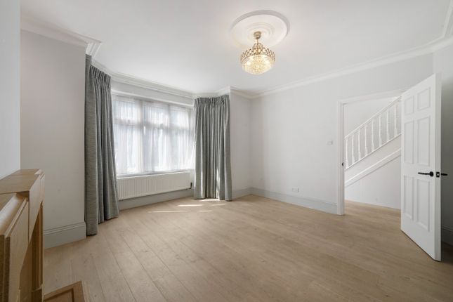 12, Barrow Point Avenue, Middlesex photo 4