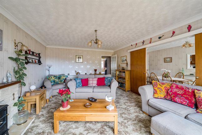11, Willow Way, Bridport photo 3