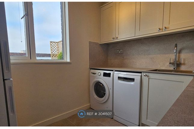Flat, George Eliot House Vauxhall Bridge Road, London photo 5