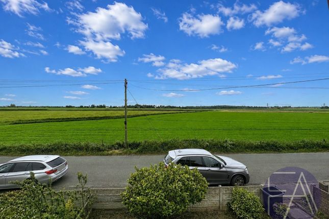 116, Wyke Cop Road, Southport photo 2