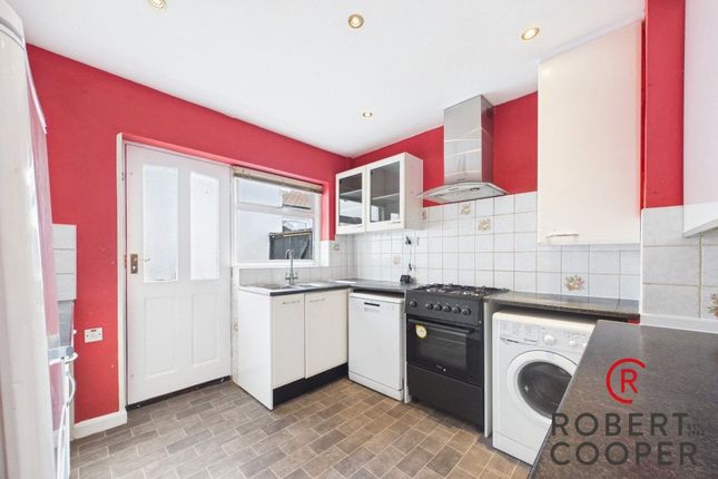 Woodford Crescent, Pinner photo 5