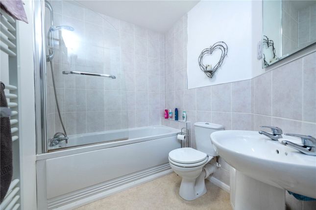 Terraced house for sale in Kinross Road, Greylees, Sleaford, Lincs