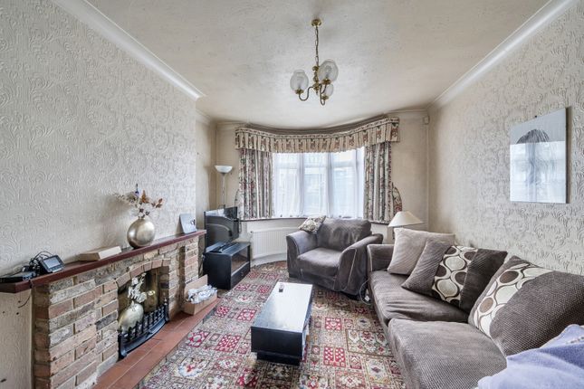 30, Holden Avenue, London photo 3