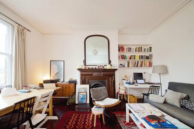 Flat for sale in The Avenue, Brondesbury Park