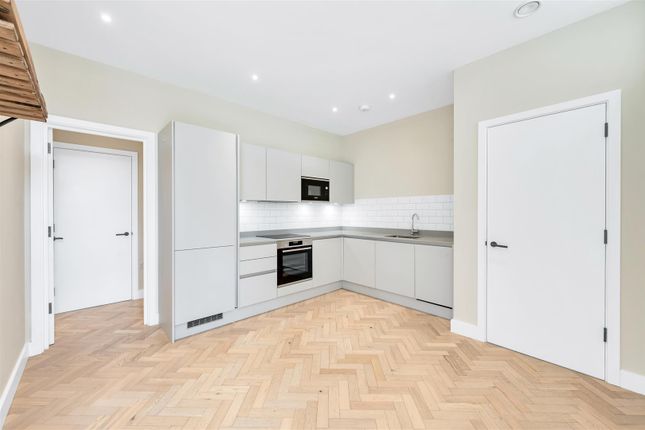 19, Alexandra House, Oldham Terrace, London photo 2
