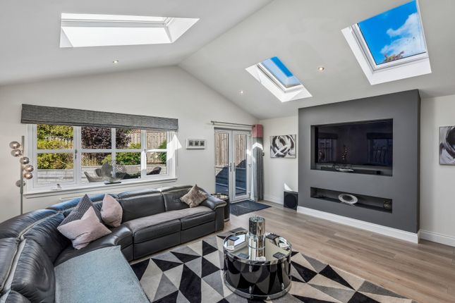 8, Lindsay Brae, Dunblane photo 3