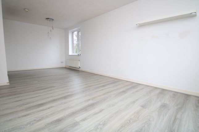 Flat 28, South Croydon photo 3