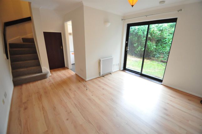 5, Heather Mead, Frimley photo 3