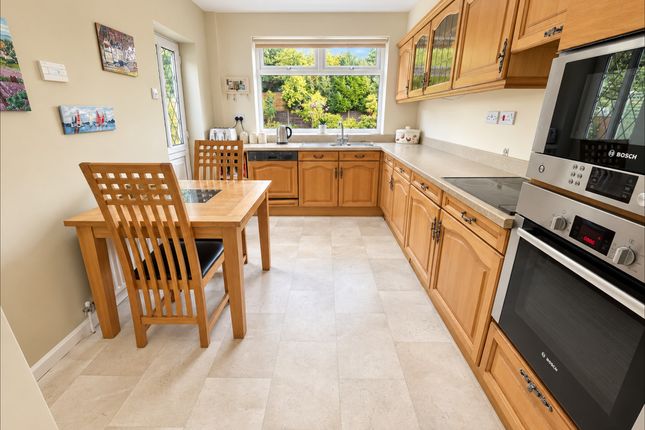 26, Woodlands Avenue, Blackburn photo 4