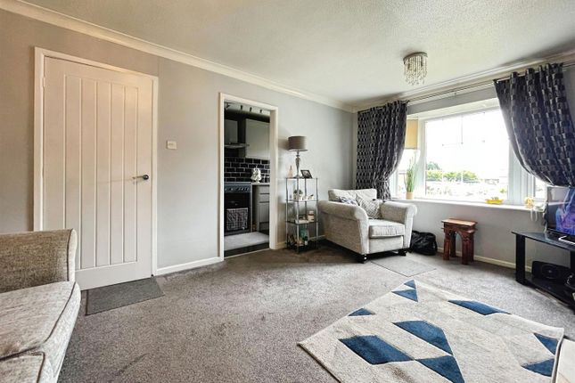 31, Tay Court, Bradford photo 4