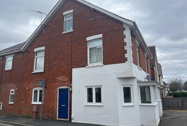 Thumbnail Flat to rent in London Road, Waterlooville