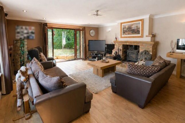 Woodlands, Willow Close, Brentwood photo 4