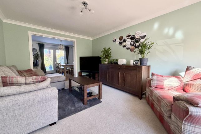31, Braeburn Road, Leeds photo 2