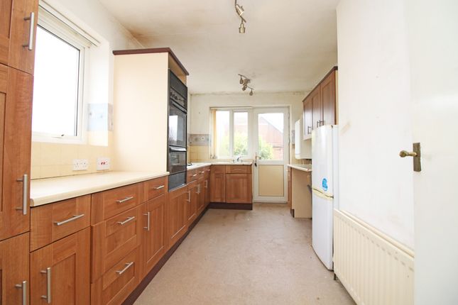 4, Burns Avenue, Thornton-Cleveleys photo 2