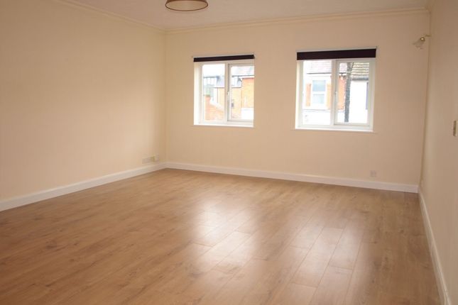 9 Gainsborough Court, Camp Road, Farnborough photo 3