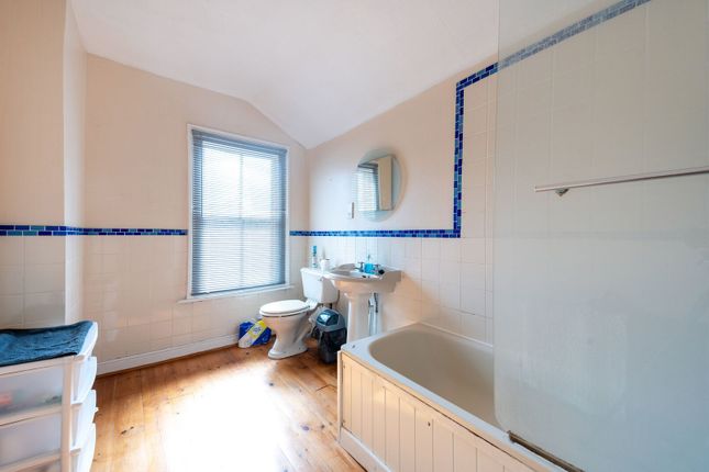 Walnut Tree Close, Guildford, GU1, Guildford photo 4