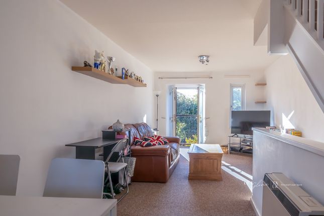 4, John Wiskar Drive, Cranleigh photo 3