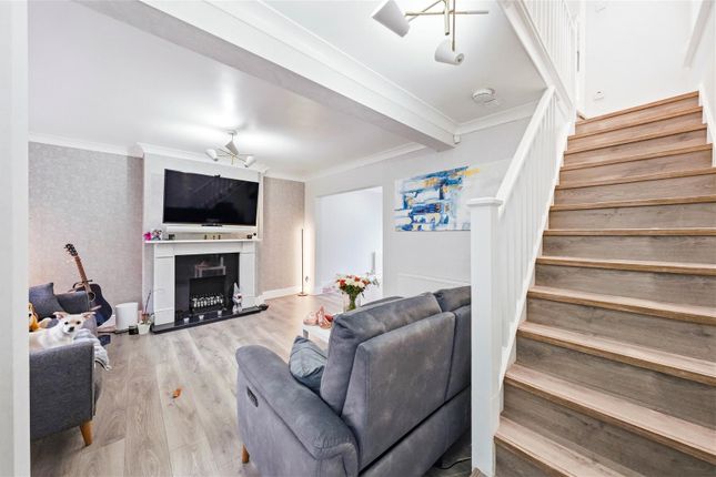 49, Coombfield Drive, Dartford photo 2