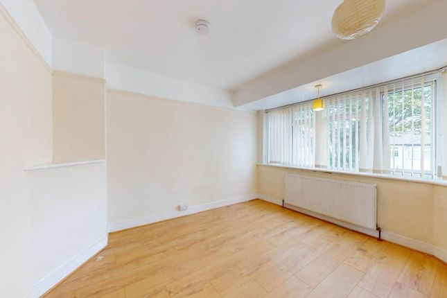 110, Carr Road, Northolt photo 3