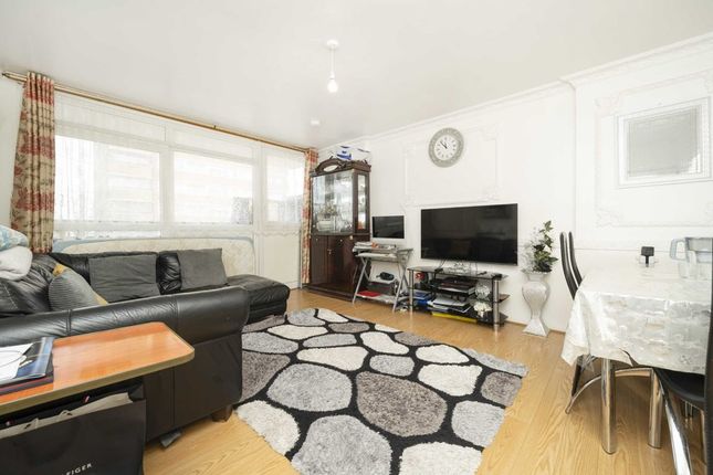 Flat for sale in Daling Way, London