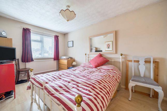 101, Sandringham Way, Frimley, Camberley photo 4
