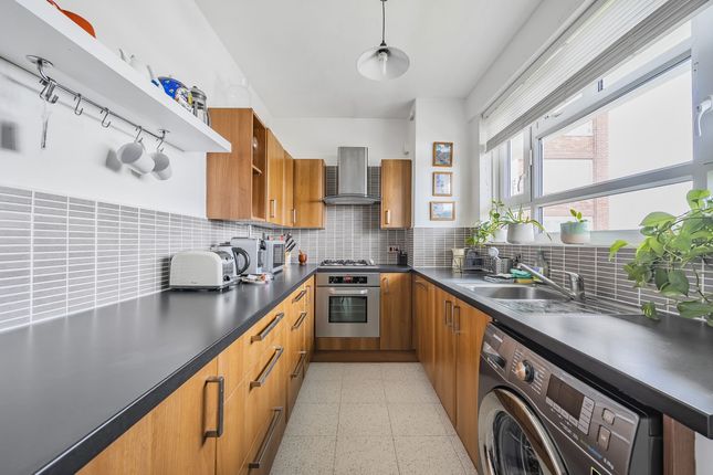 39 Fernwood,, Albert Drive, London photo 2