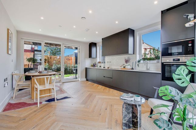 3-bed house on Granville Mews, 553-563, High Road, London, £775,000