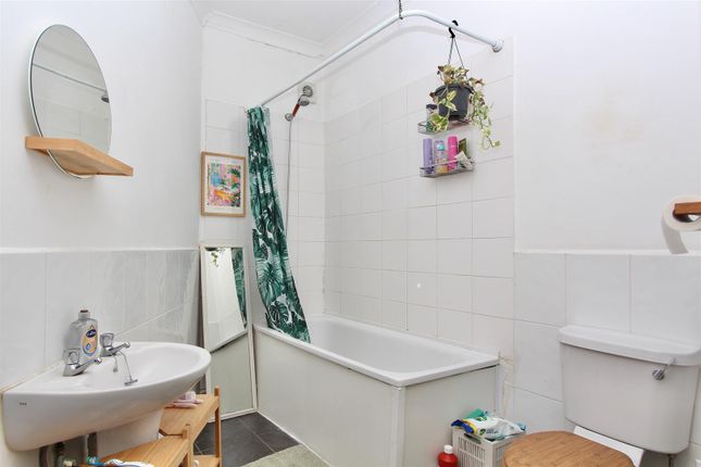 Flat 2, 277 Amhurst Road, London photo 4