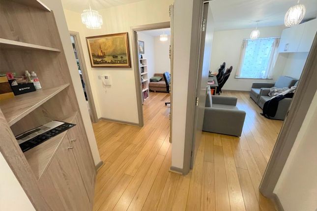 Flat for sale in Dudley Road, Southall