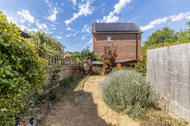 28 Anna Pavlova Close, Abingdon photo 4