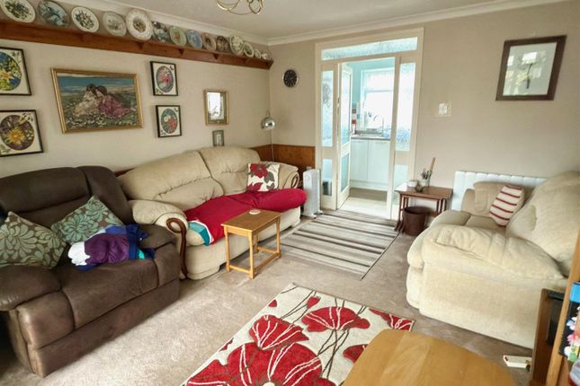 16, Kipling Close, Lowestoft photo 3